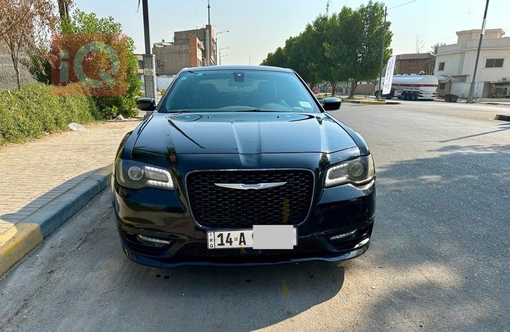 کرایسلەر 300